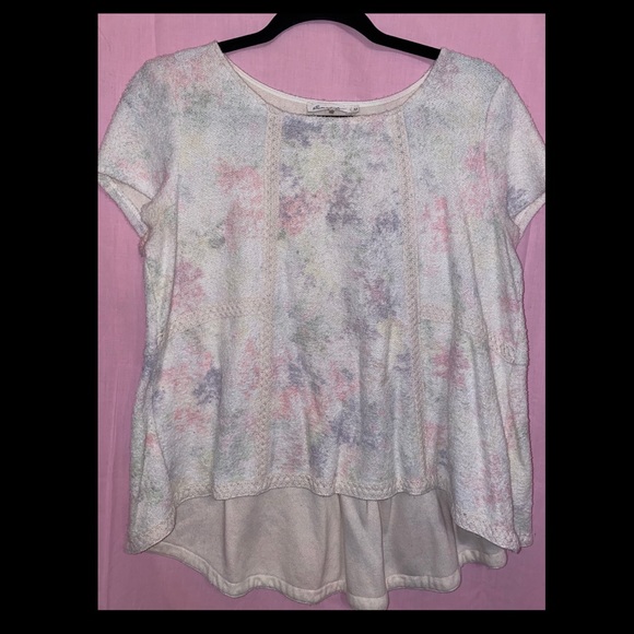 High-low, short sleeve blouse. - Picture 1 of 2
